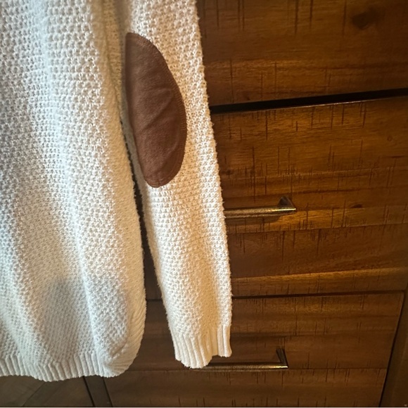 Pink Clover Sweater - Picture 3 of 4